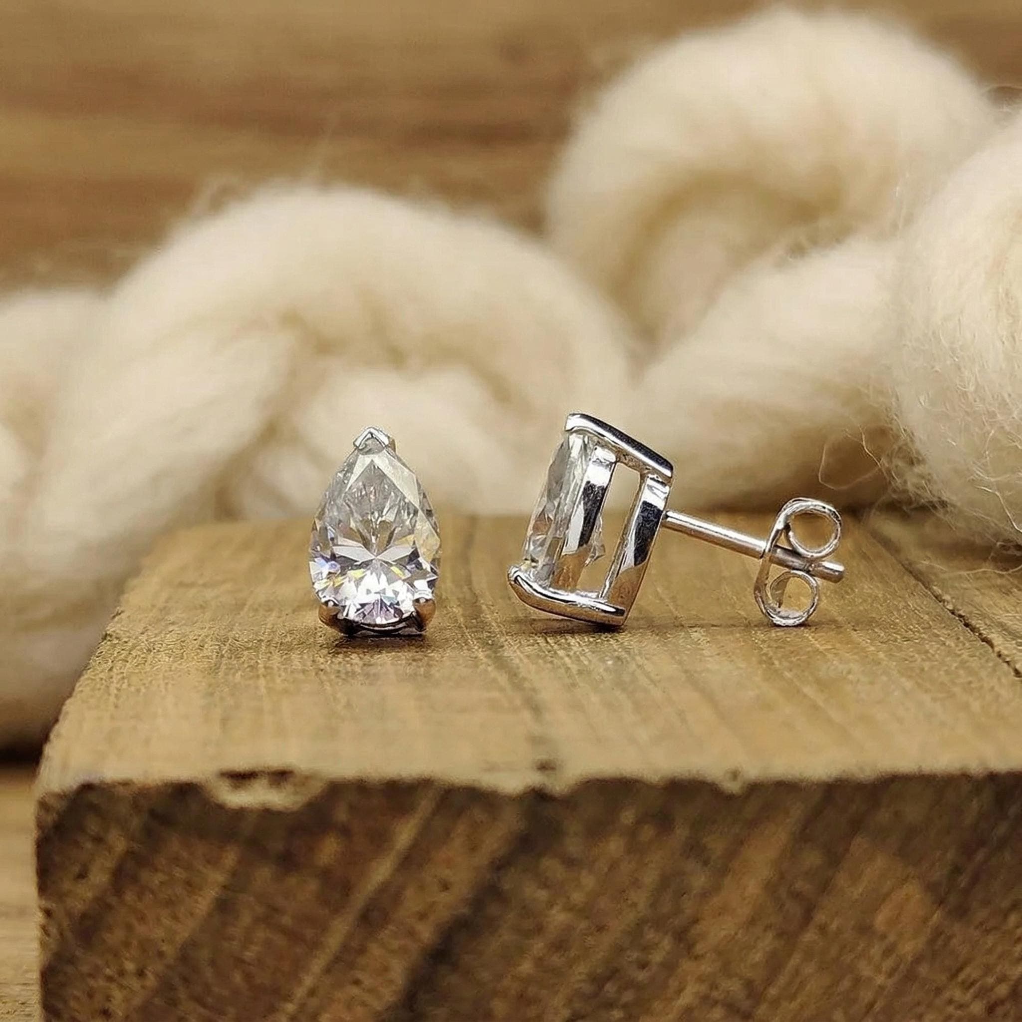 4ct Pear Lab-Grown Diamond Stud Earrings in 14K Solid Gold 7
